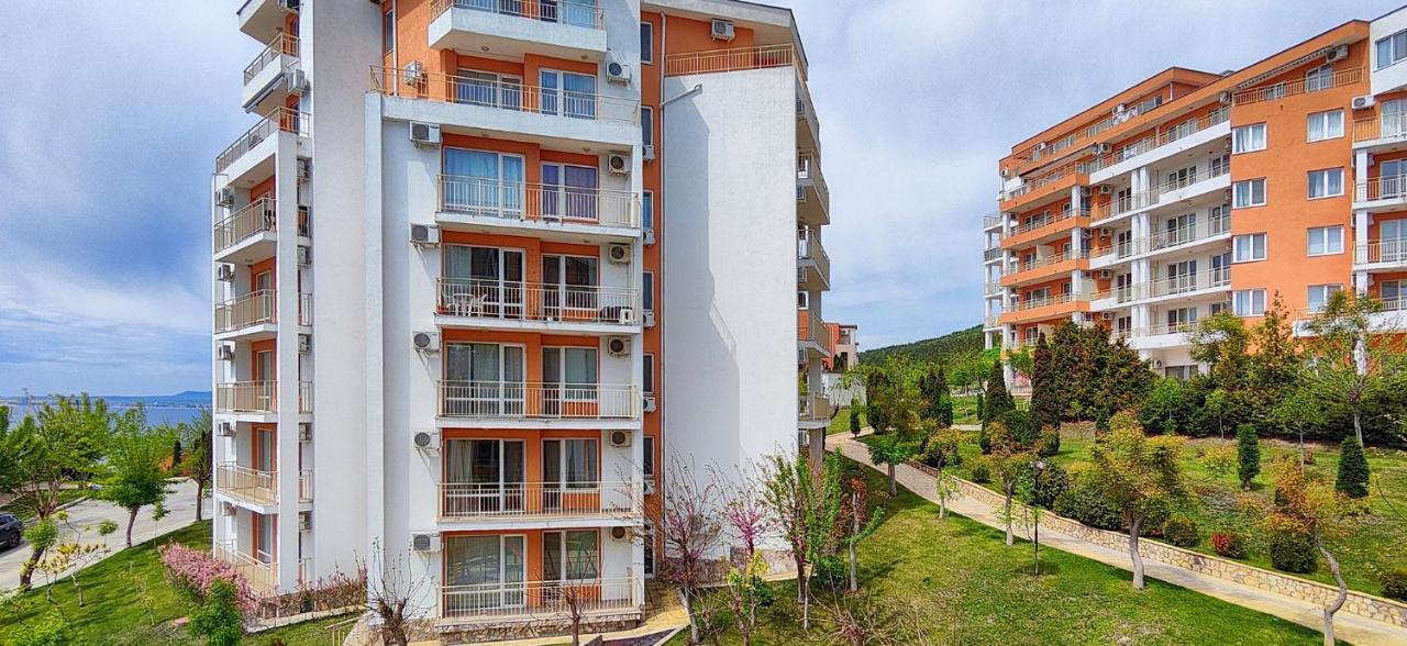 Crown And Imperial Apartments Sveti Vlas Exterior foto