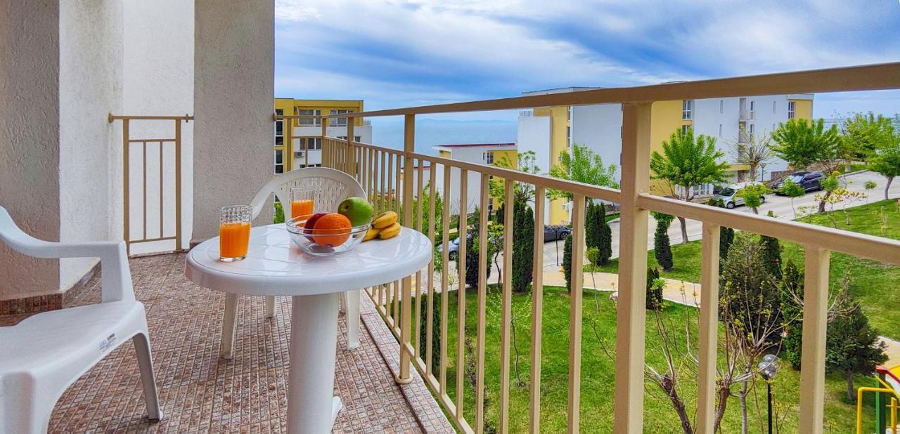 Crown And Imperial Apartments Sveti Vlas Exterior foto