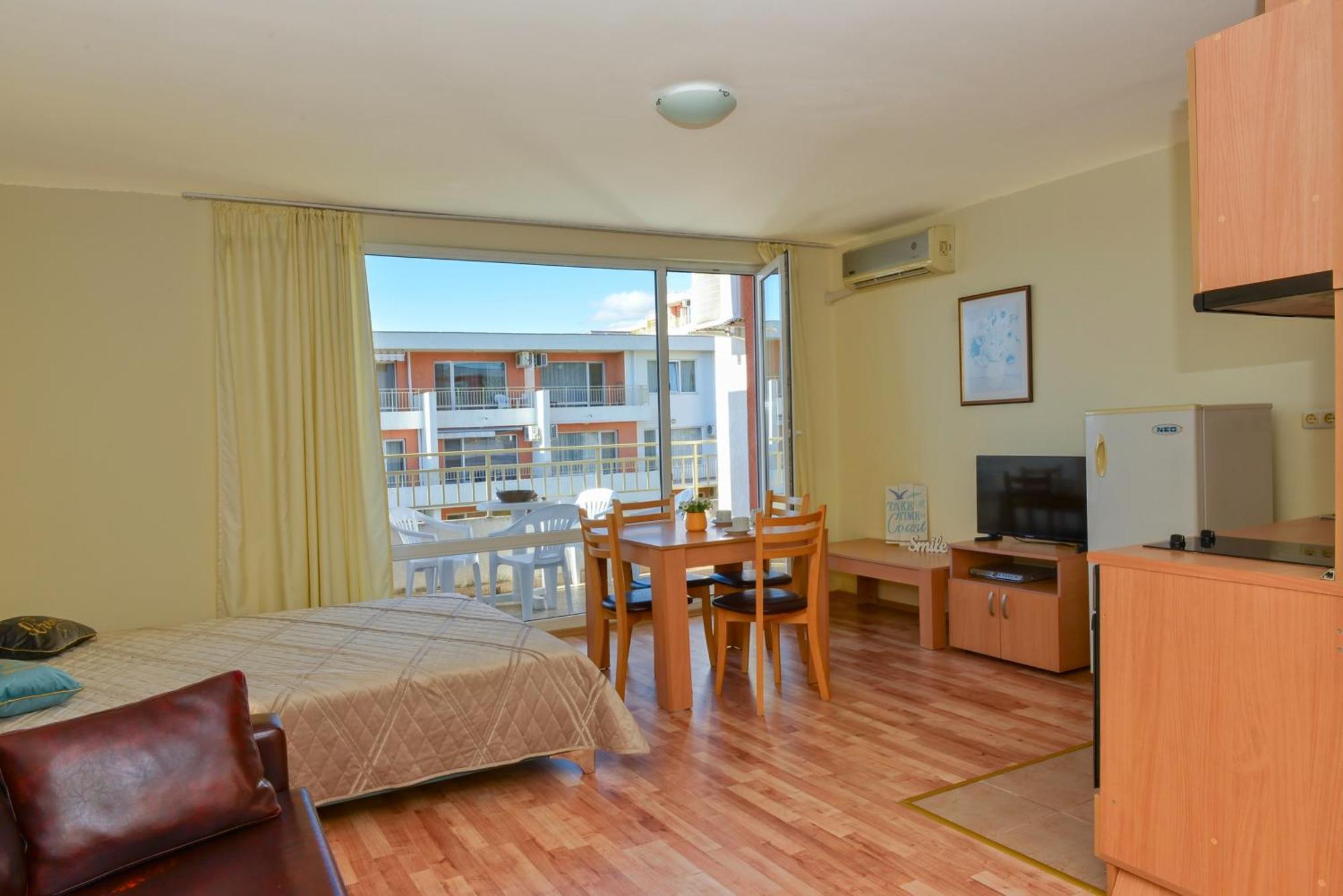 Crown And Imperial Apartments Sveti Vlas Exterior foto