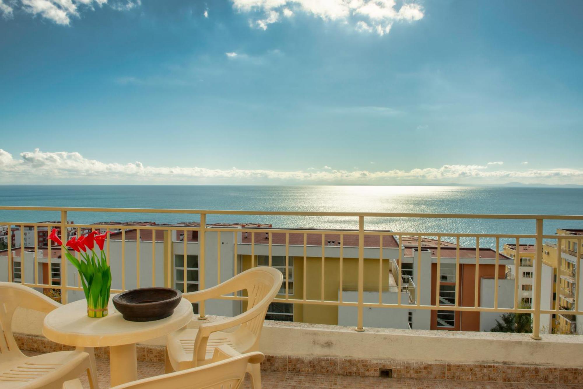 Crown And Imperial Apartments Sveti Vlas Exterior foto