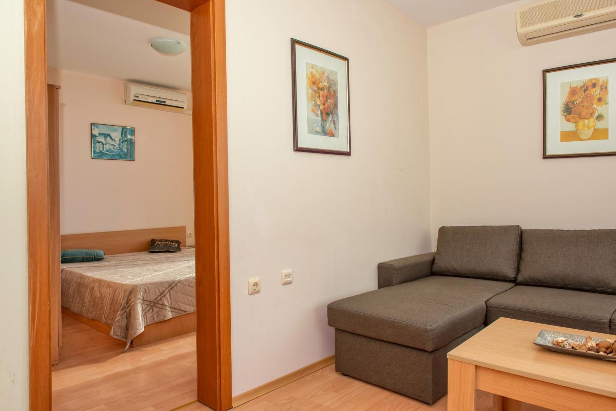 Crown And Imperial Apartments Sveti Vlas Exterior foto