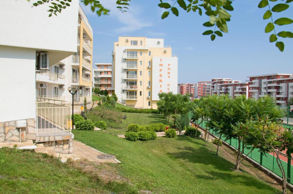 Crown And Imperial Apartments Sveti Vlas Exterior foto